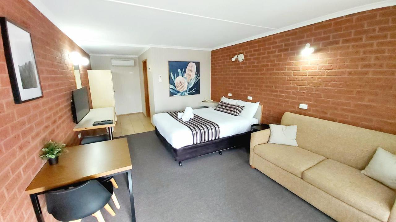 Country Mile Motor Inn Forbes Kültér fotó