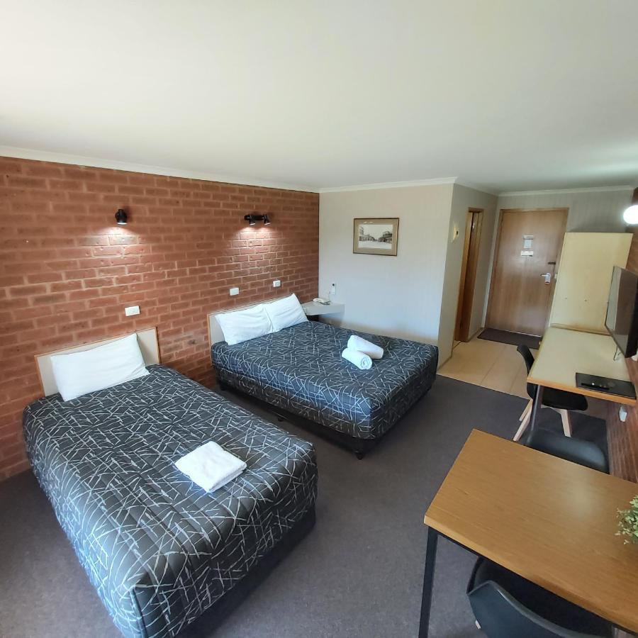 Country Mile Motor Inn Forbes Kültér fotó