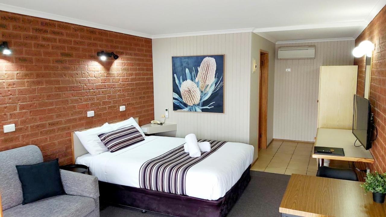 Country Mile Motor Inn Forbes Kültér fotó
